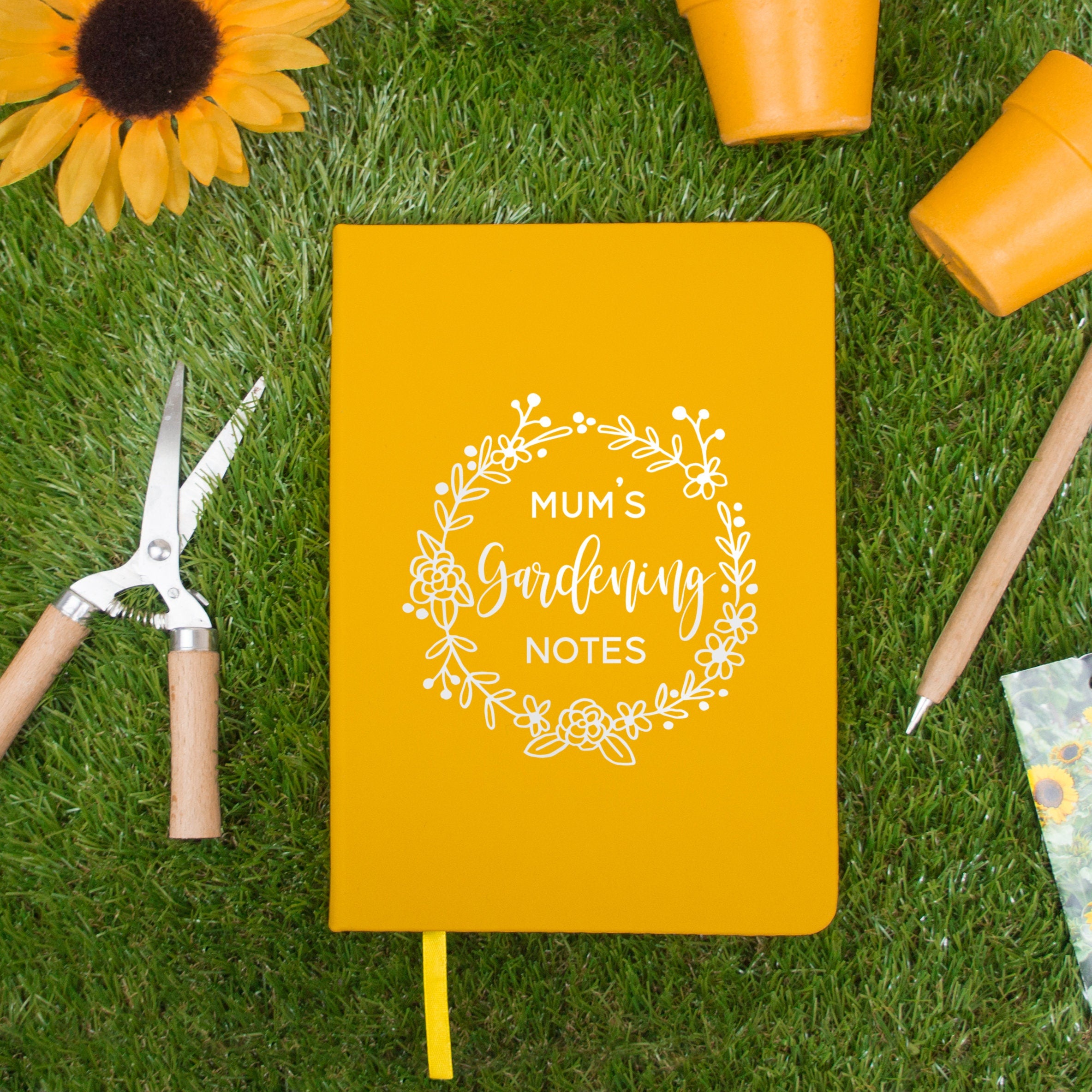 Custom Gardening Journal: Seed and Plant Notes (A5 or A6 Size)