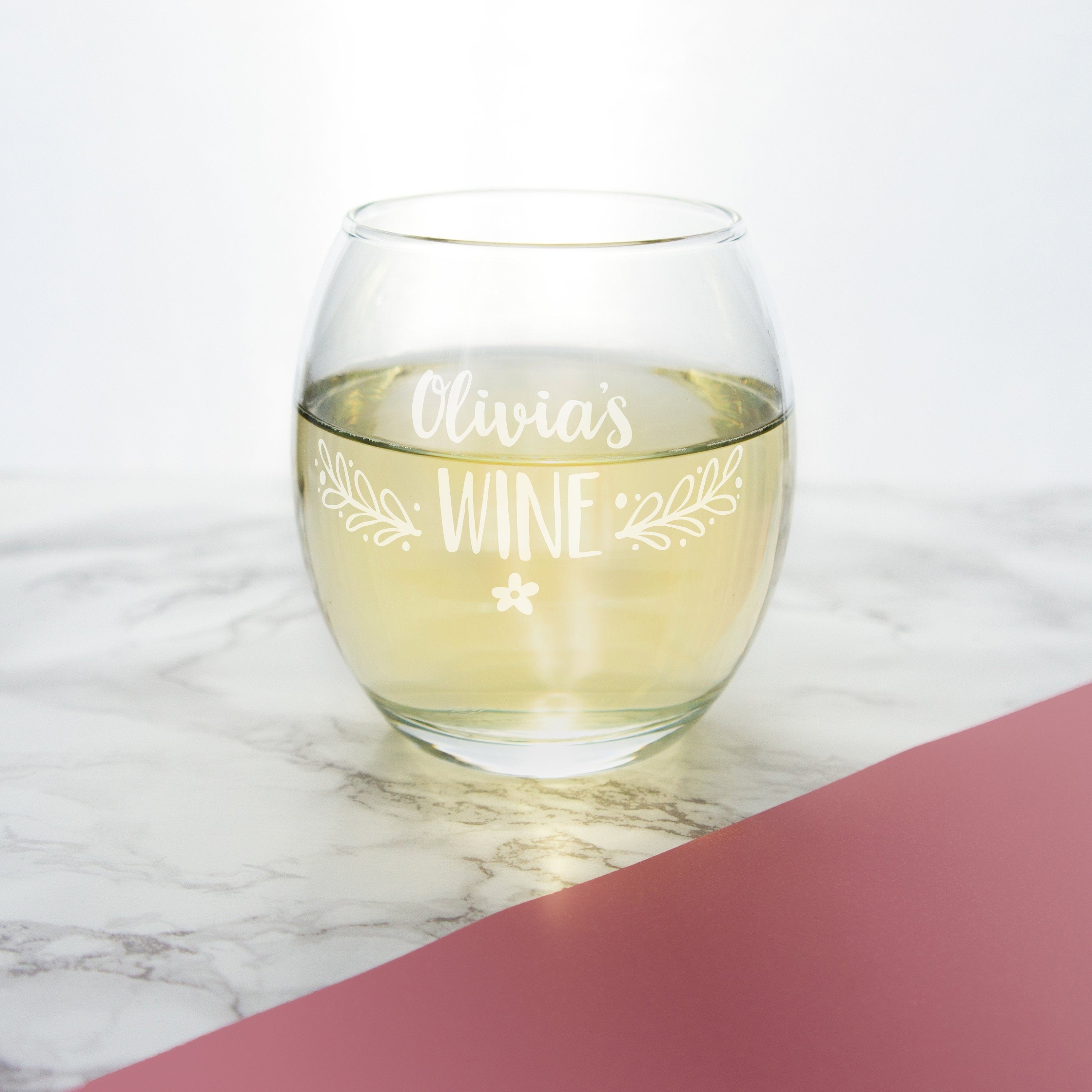 Stemless wine glass personalised with name and floral design. Custom engraved red, white wine glasses. Personalised gift for her mum