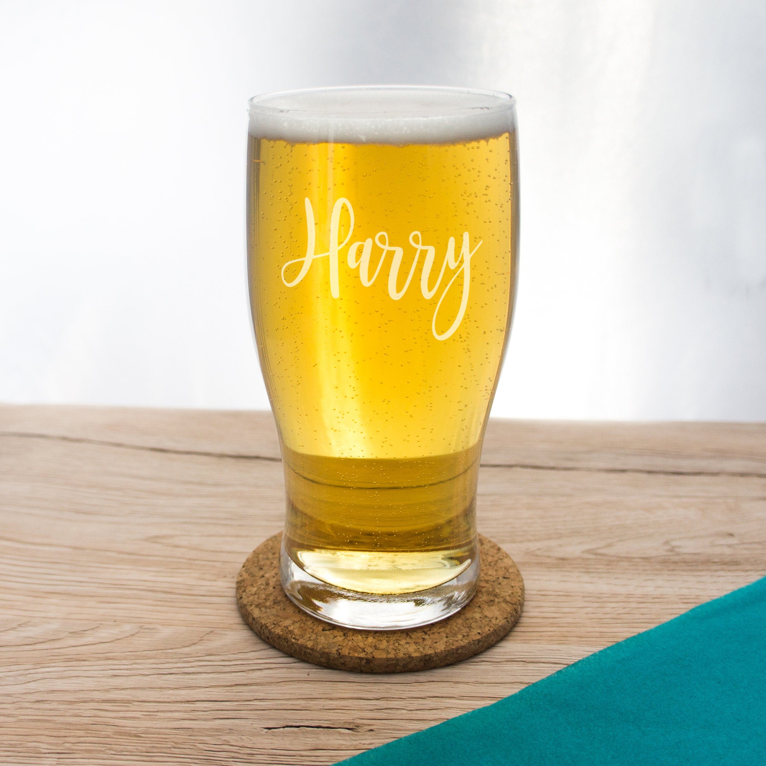 Beer glass personalised with name. Engraved pint glasses with custom text. Dad gift for him, graduation Drinks glass for Fathers Day barware